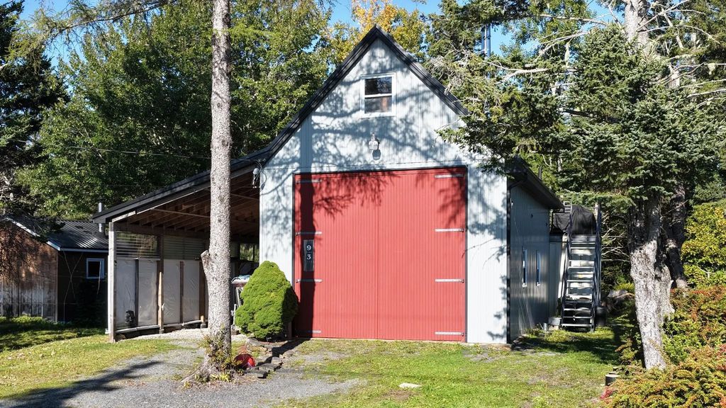 93 Hospital Road, Lunenburg