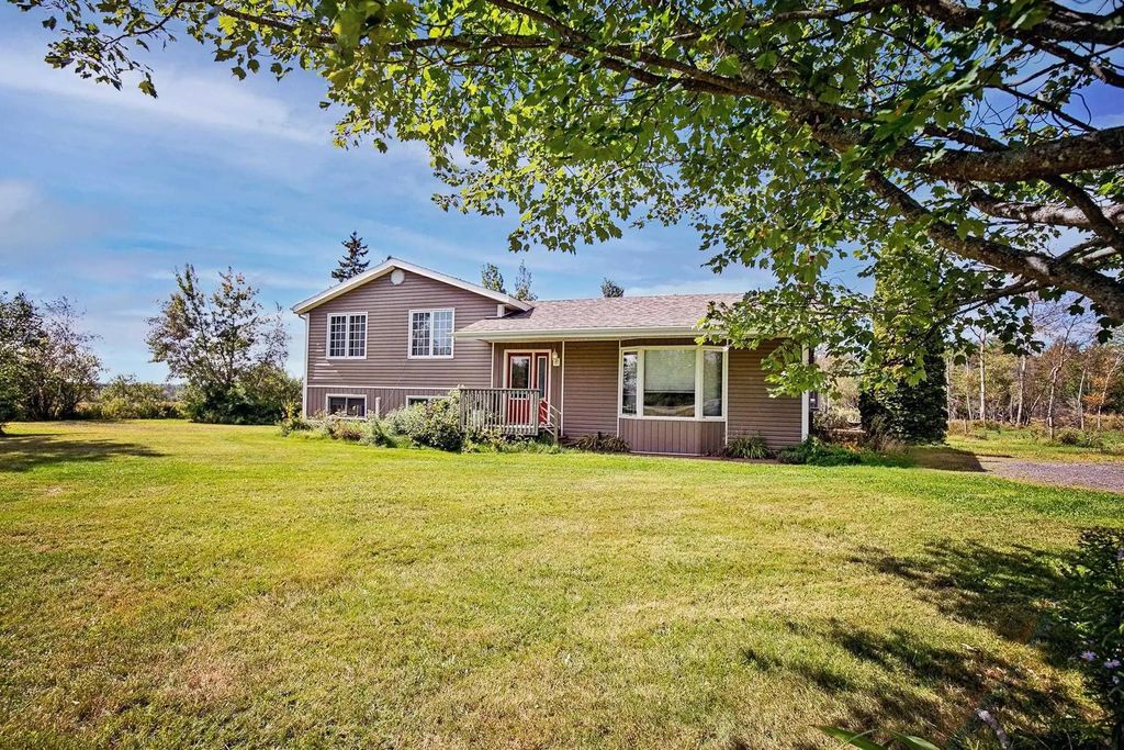 1127 Ferry Road, Fox Harbour