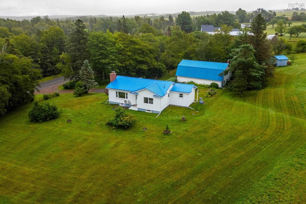 18785 Highway 2, Fenwick