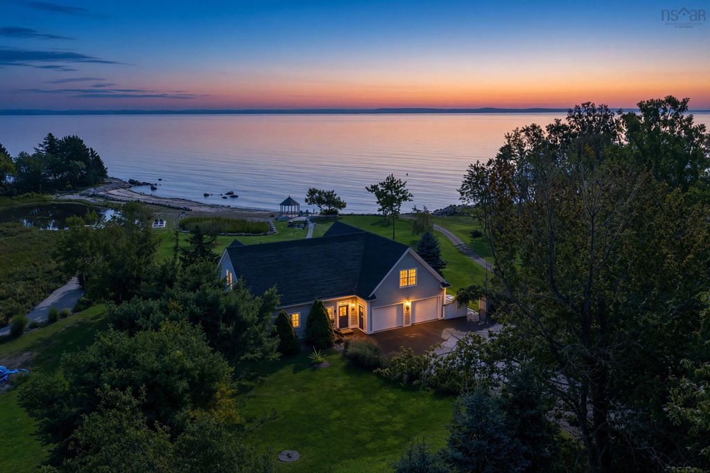 467 329 Highway, Fox Point