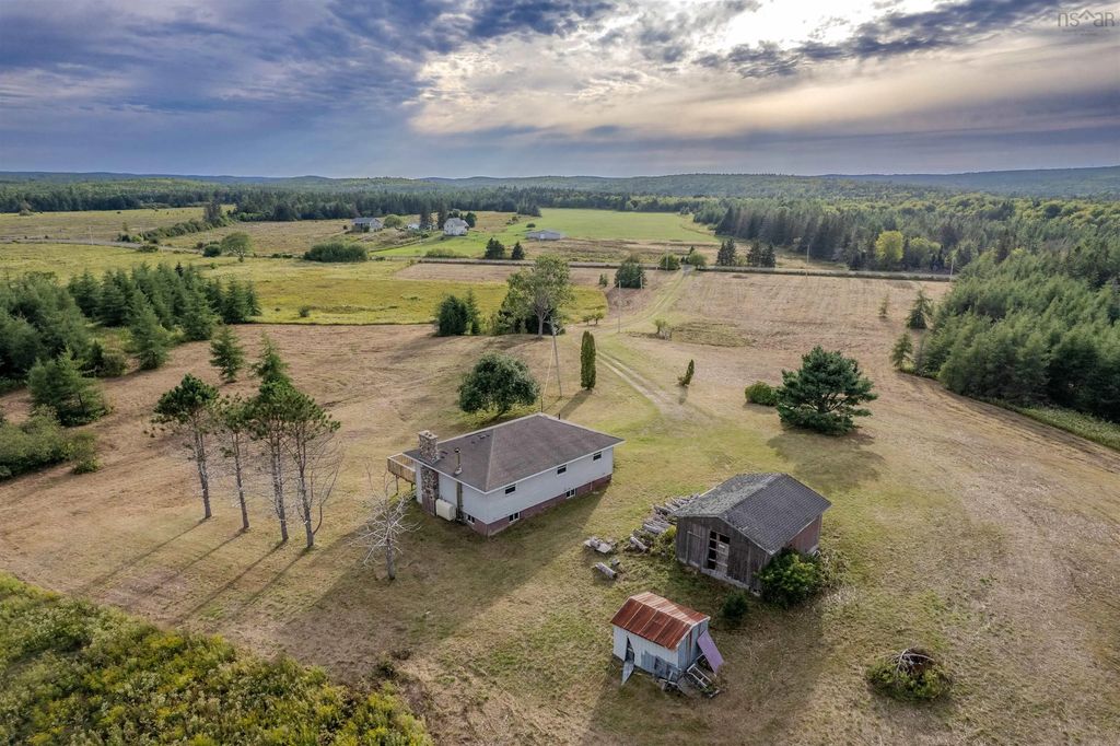 723 Intervale Road, Huntington