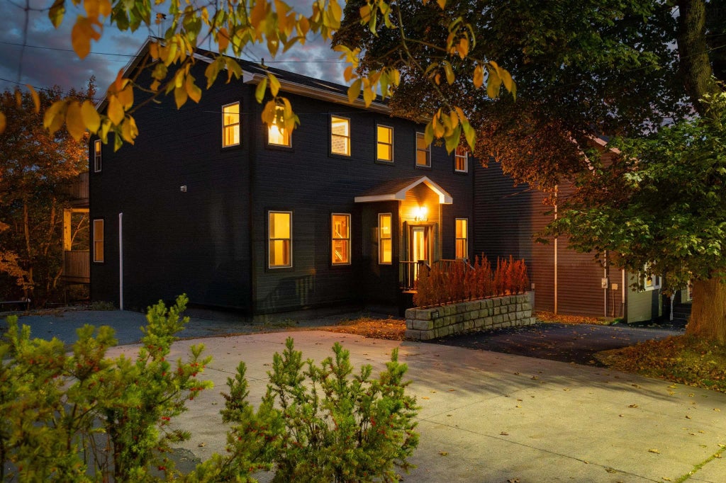 6880 Quinpool Road, Halifax