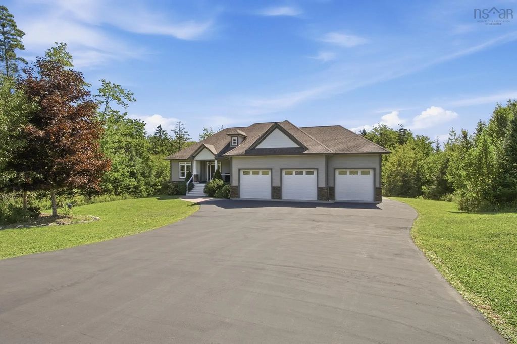 130 Dunsmore Drive, Fall River