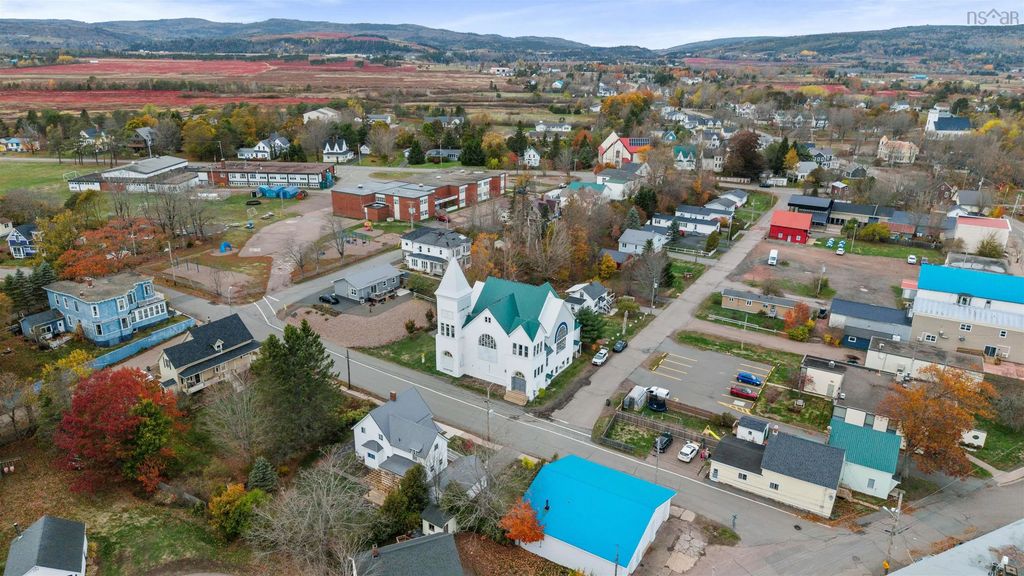 171 Queen Street, Parrsboro