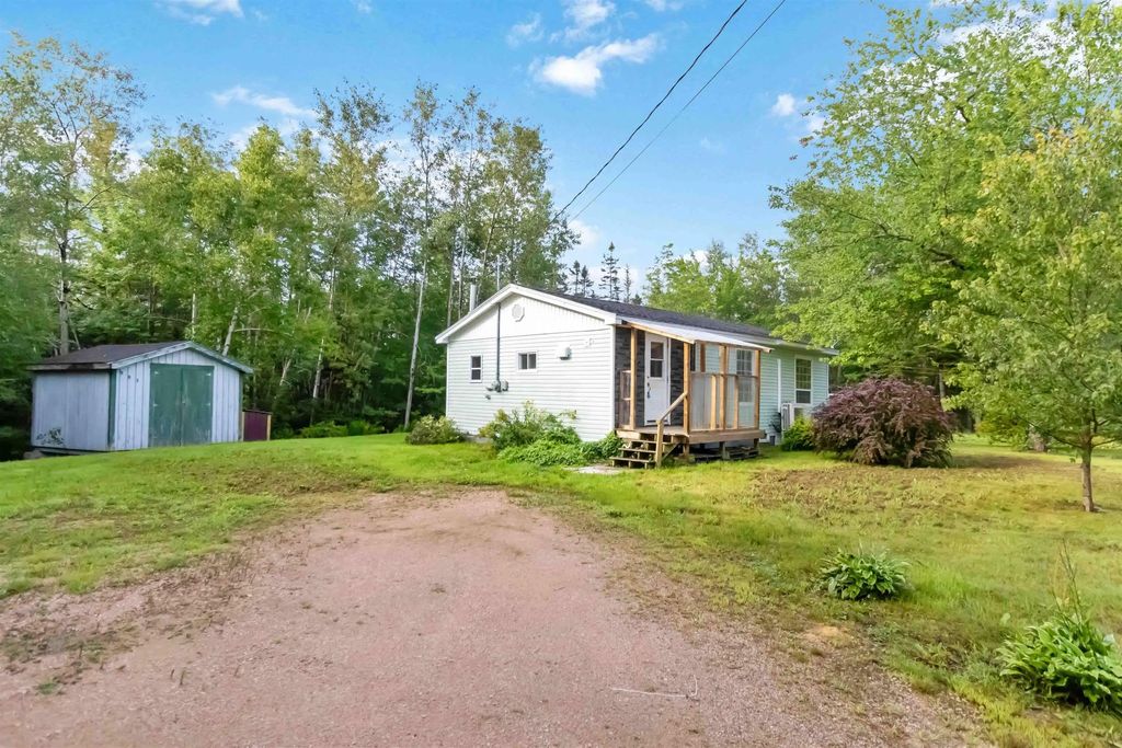 983 North River Road, North River