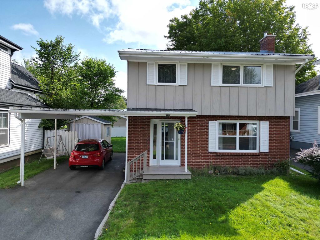 181 Pleasant Street, Truro
