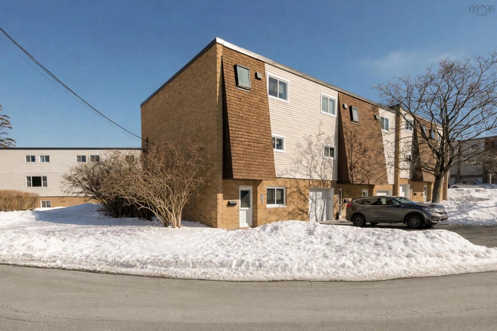 5568 Carriageway Crescent, North End