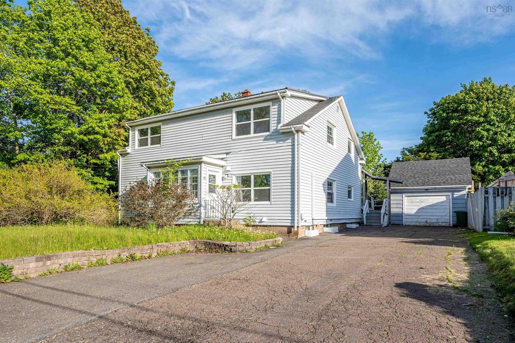 56 Whitman Court, Truro