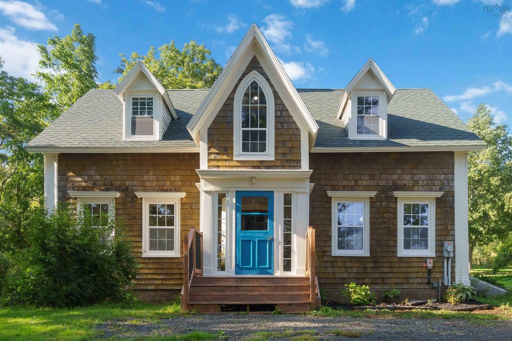 2591 Clarence Road, Clarence