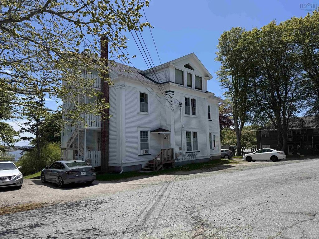 6 Chipman Lane, Yarmouth