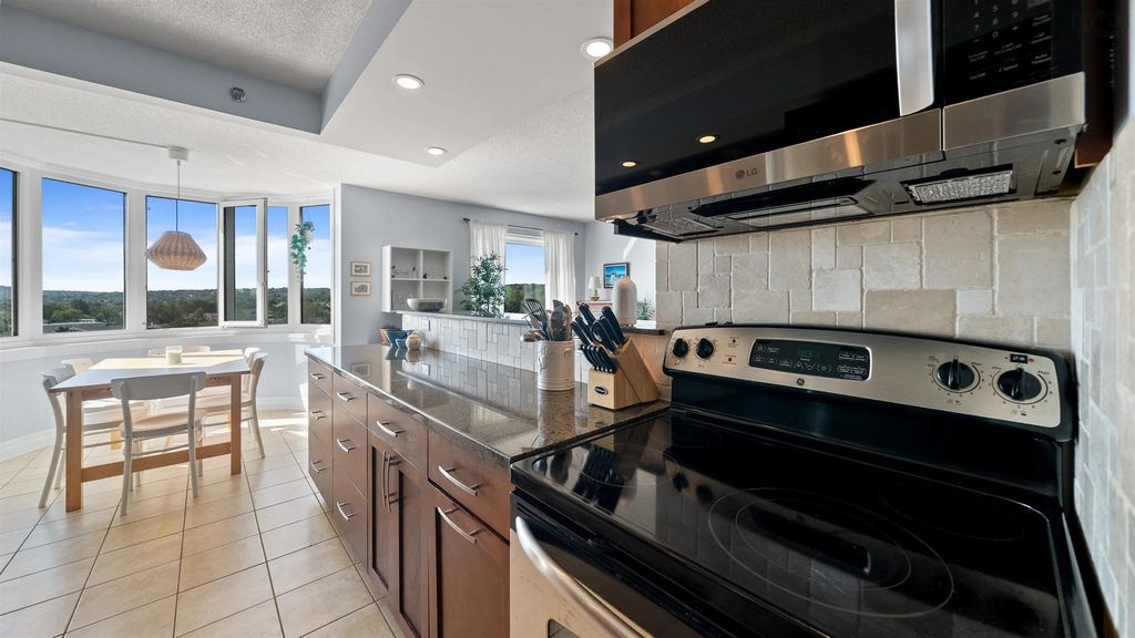 1125 45 Vimy Avenue, Fairview