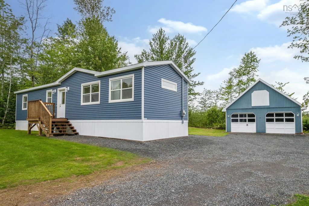 7200 Highway 6, Three Brooks