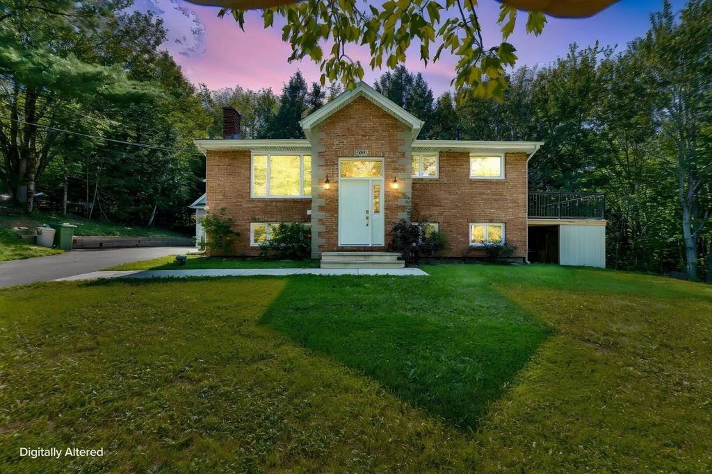 104 Arnold Drive, Fall River