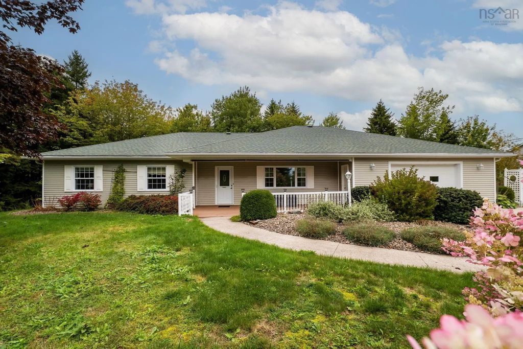 68 Two Rivers Drive, Mineville