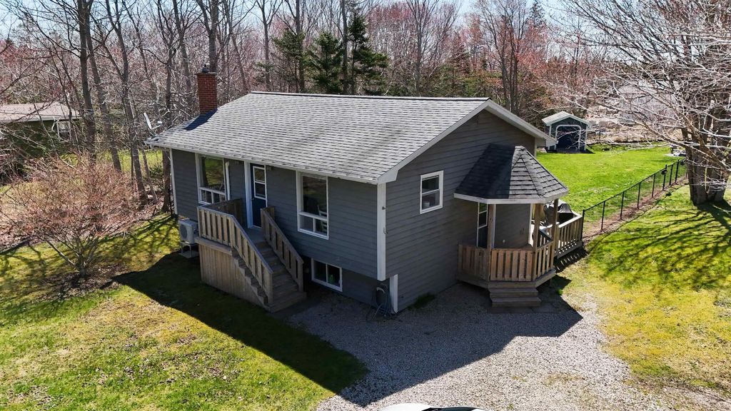 202 Saunders Road, Deerfield