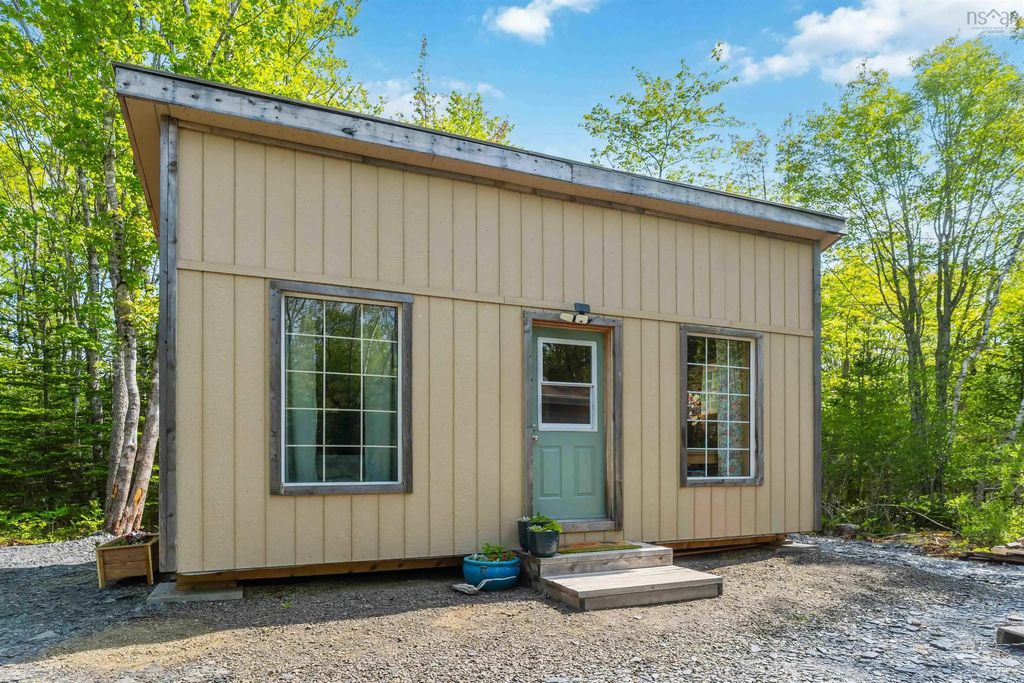 516 Greenland Road, Greenland