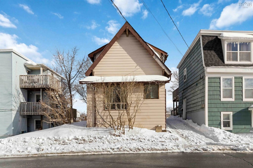 102 King Street, Dartmouth