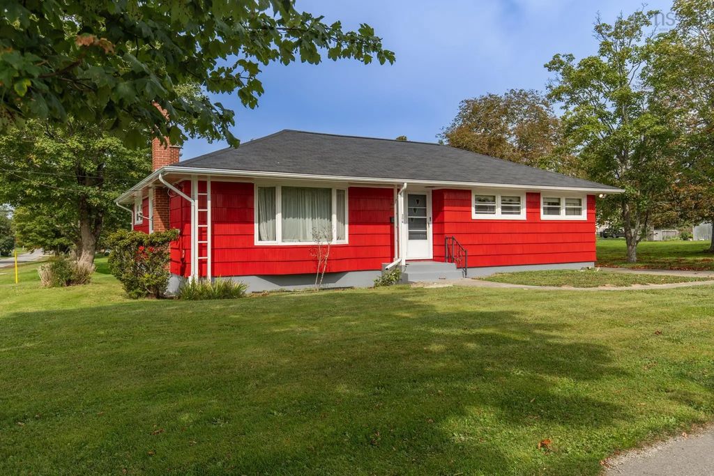 306 Pleasant Street, Yarmouth