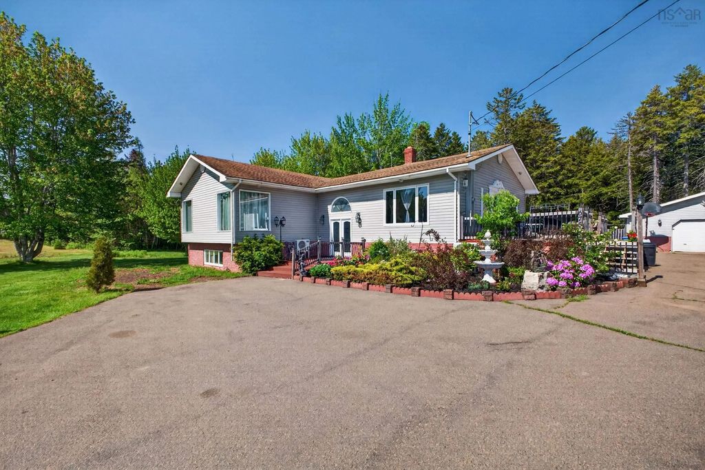 675 Greenville Road, Greenville Station