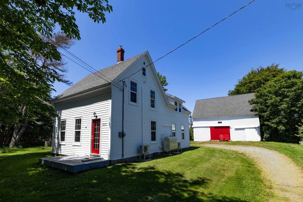 691 Bear Cove Road, St. Alphonse