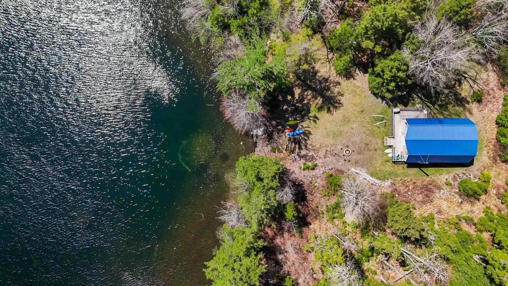 988 Labelle Road, Labelle