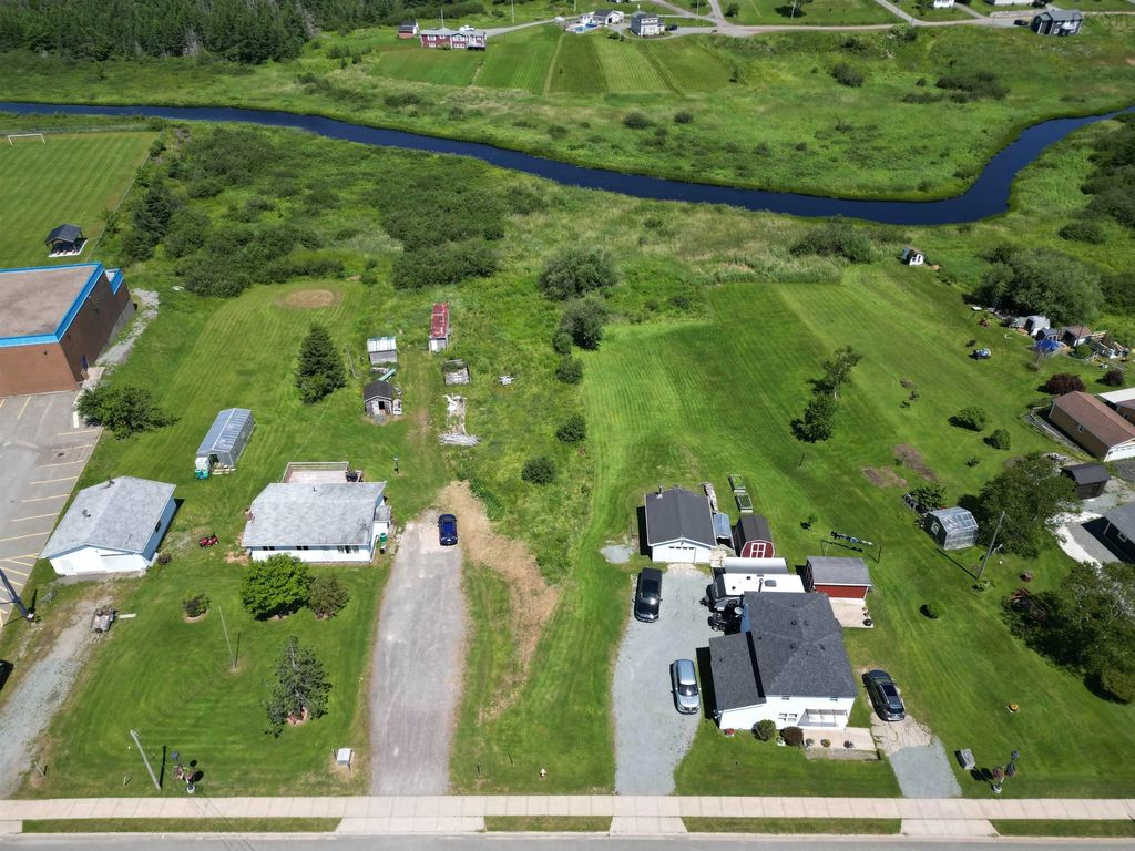 Highway 320, Louisdale