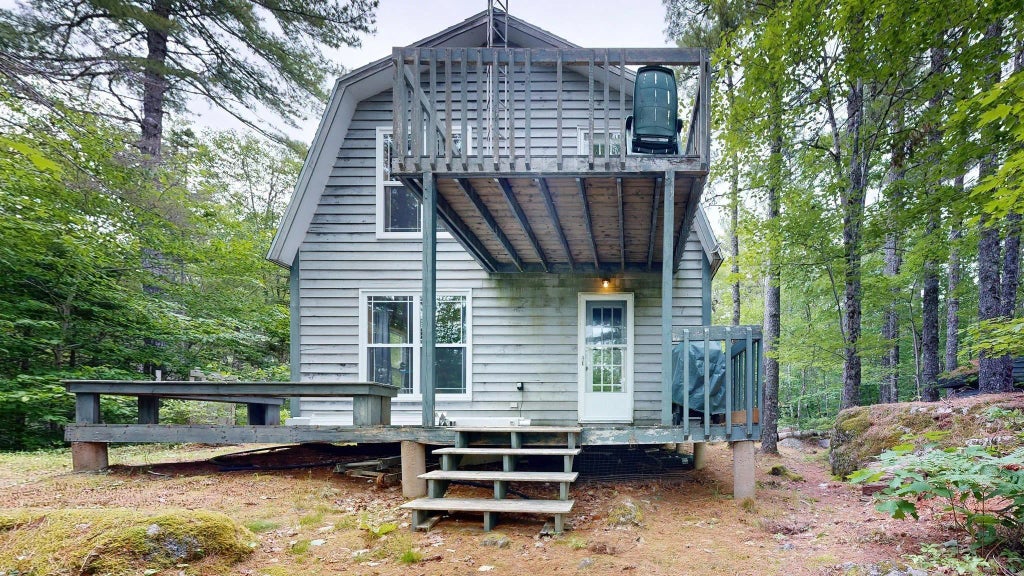 190 Chipman Lane, Waterloo Lake