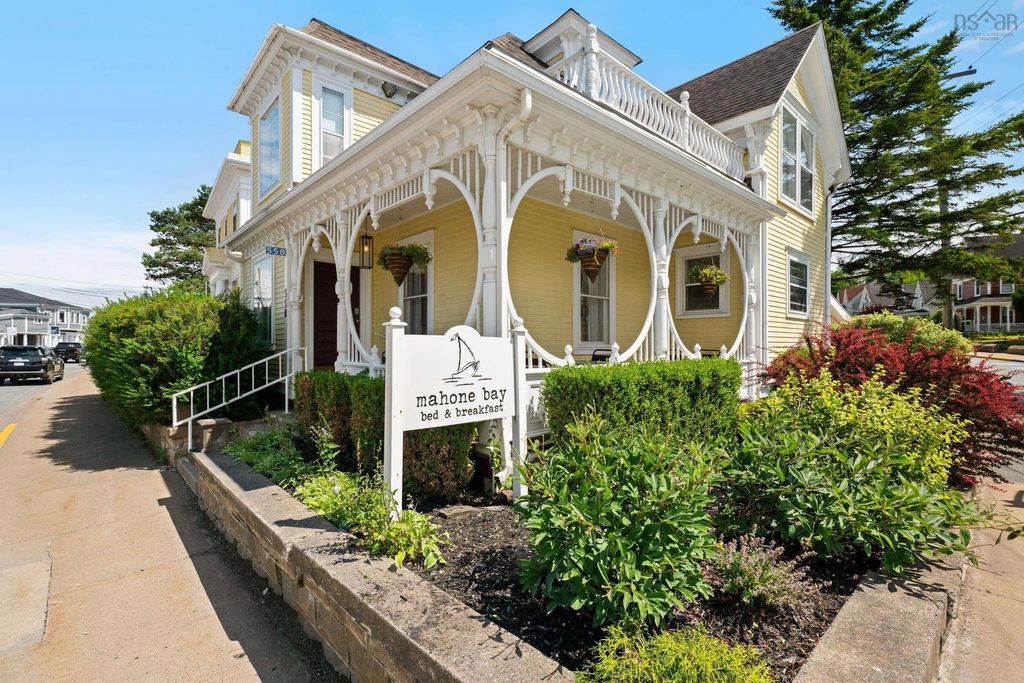 558 Main Street, Mahone Bay