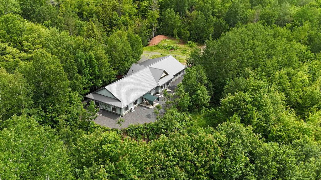 516 Burgess Mountain Road, Woodville