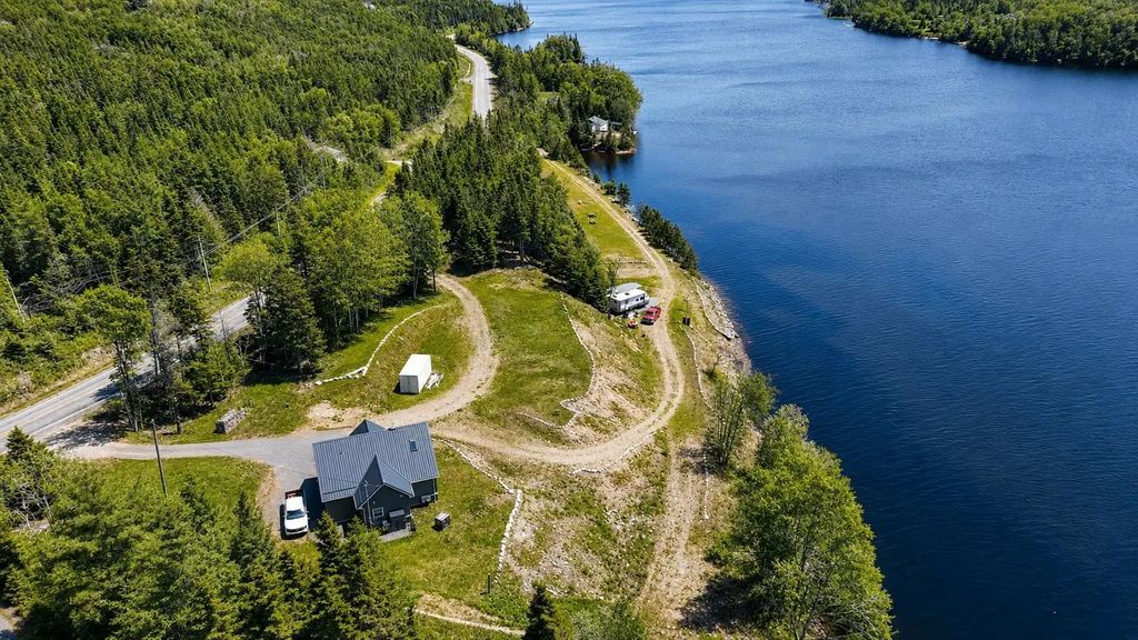 2100 Highway 211, Indian Harbour Lake