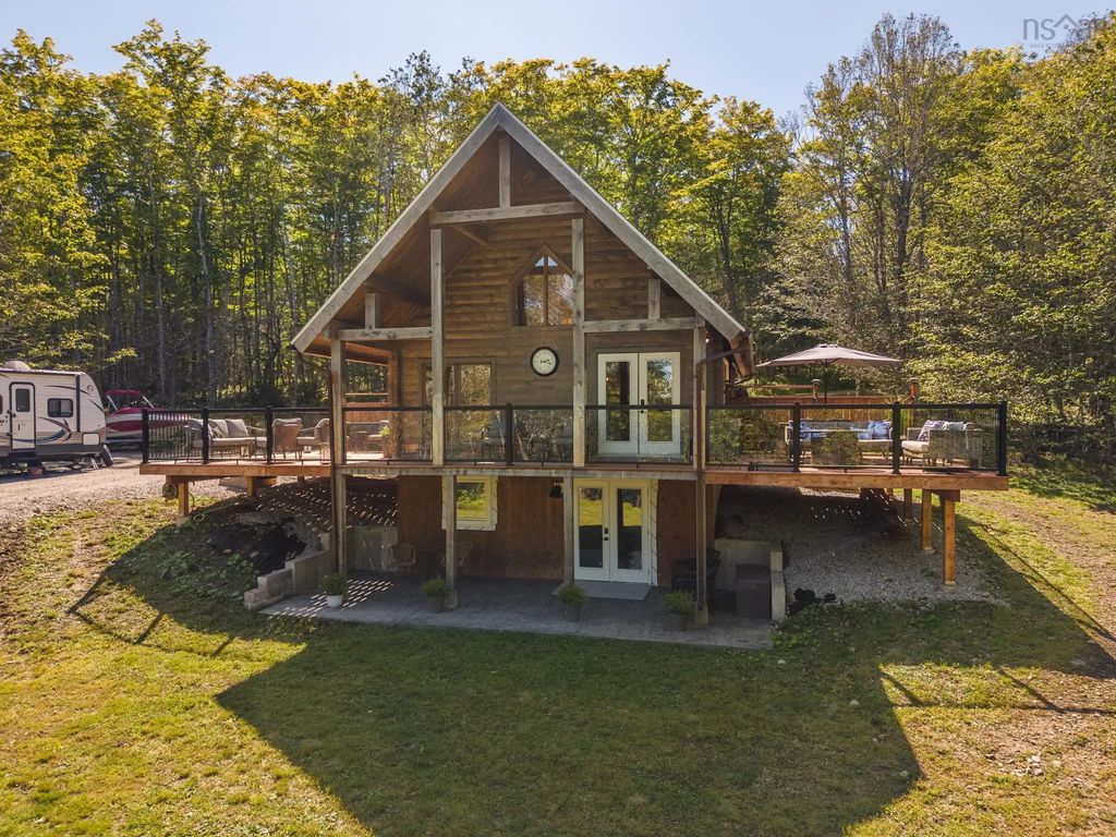 575 Golden Forest Road, North Kemptville