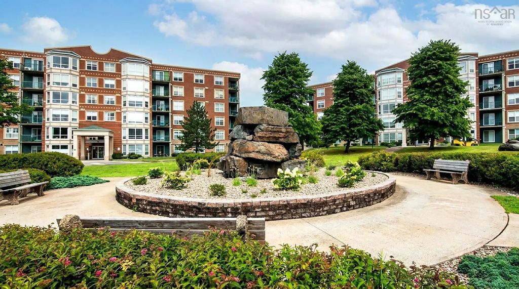 207 78 Regency Park Drive, Halifax