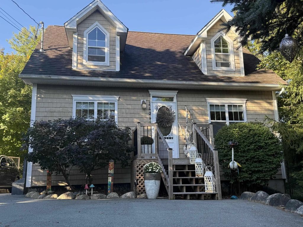 48 Pond Street, Mahone Bay