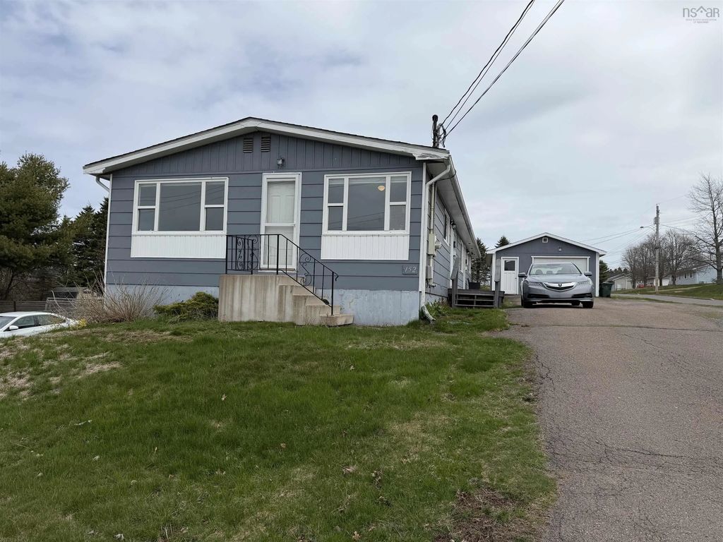 152 Willow Street, Amherst