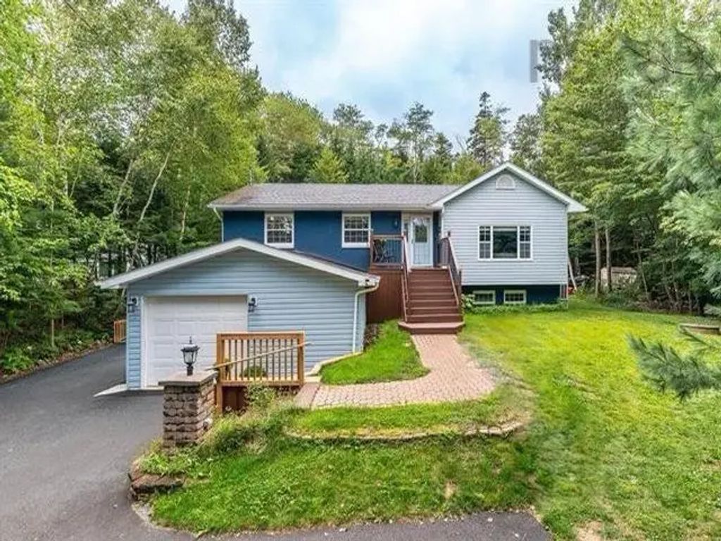 816 Myra Road, Porters Lake