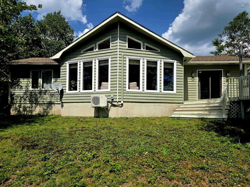 57 Somerset Drive, East Sable River