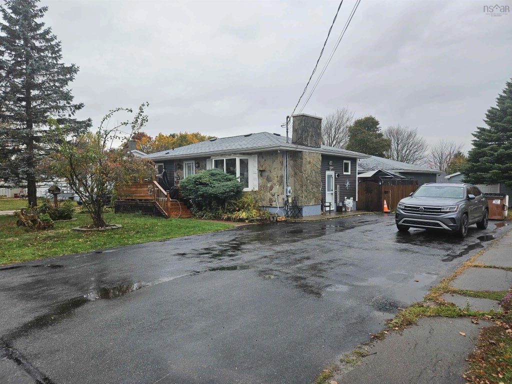 16 Rogers Avenue, Amherst