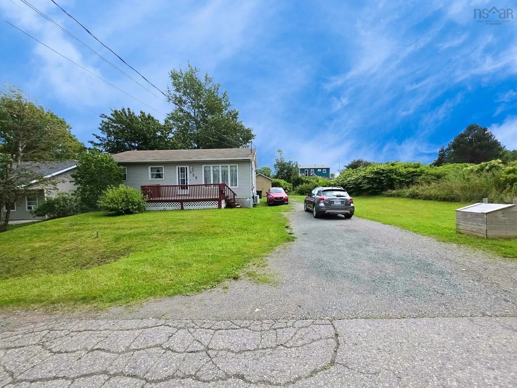 135 Monteith Avenue, Westmount