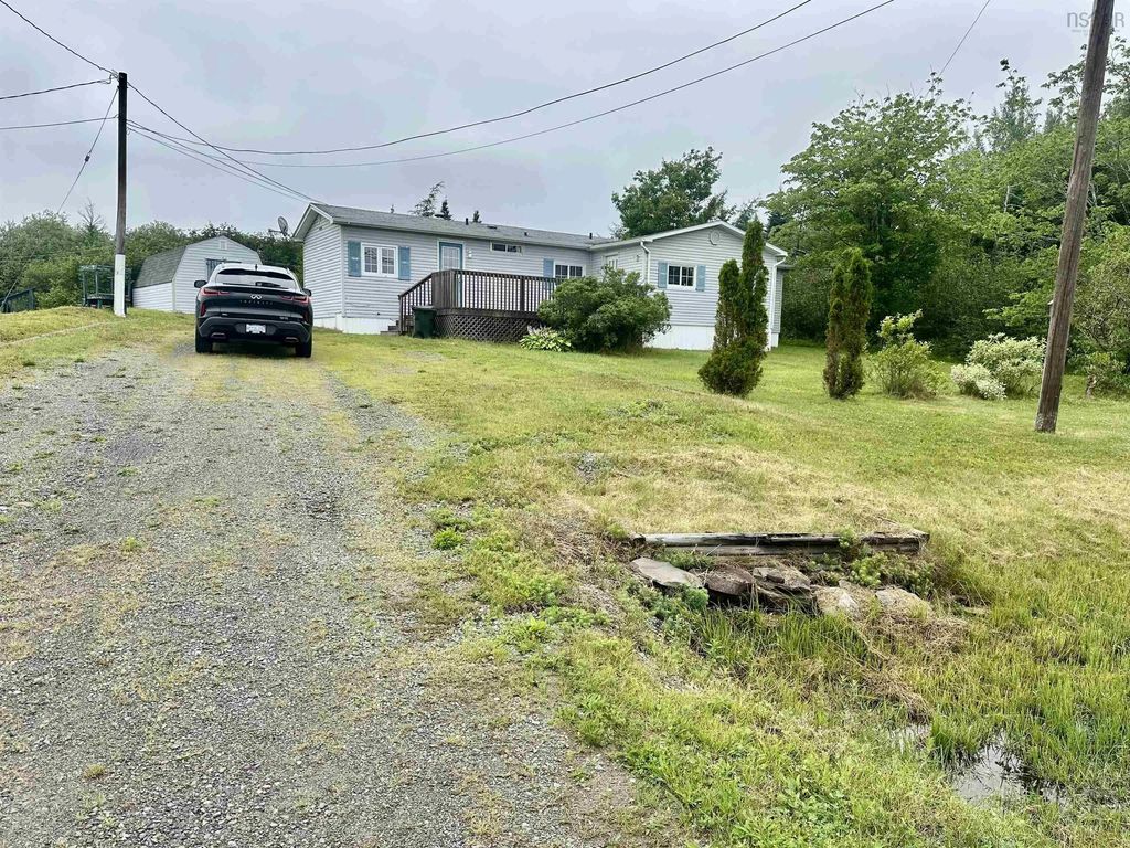 276 Highway 320, Louisdale