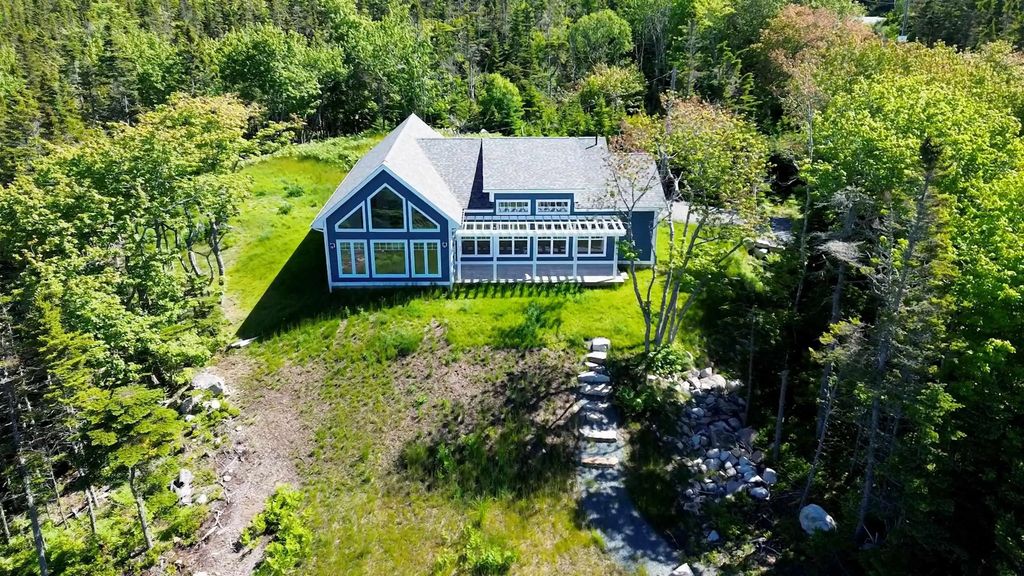 667 Shad Point Parkway, Blind Bay