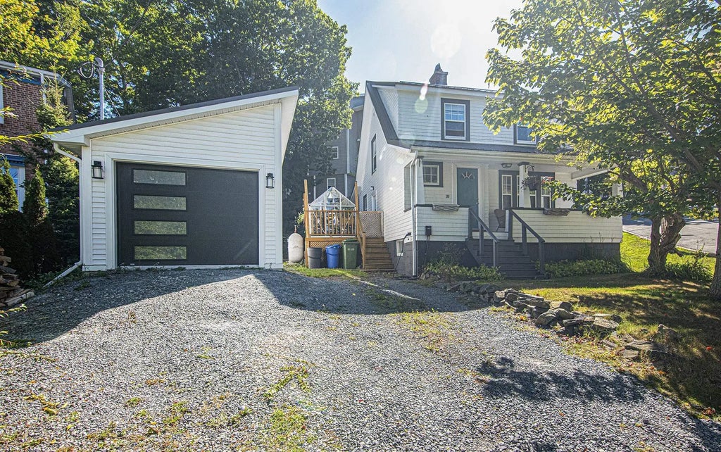 30 Woodbury Drive, Halifax