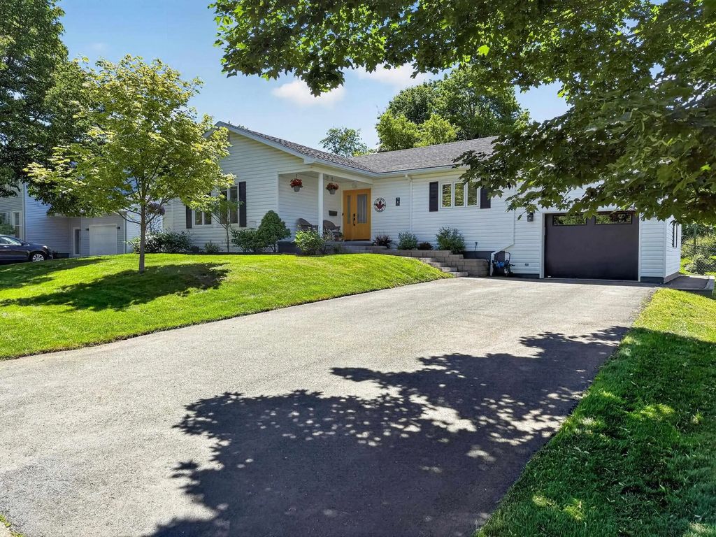 8 Windemere Court, Truro