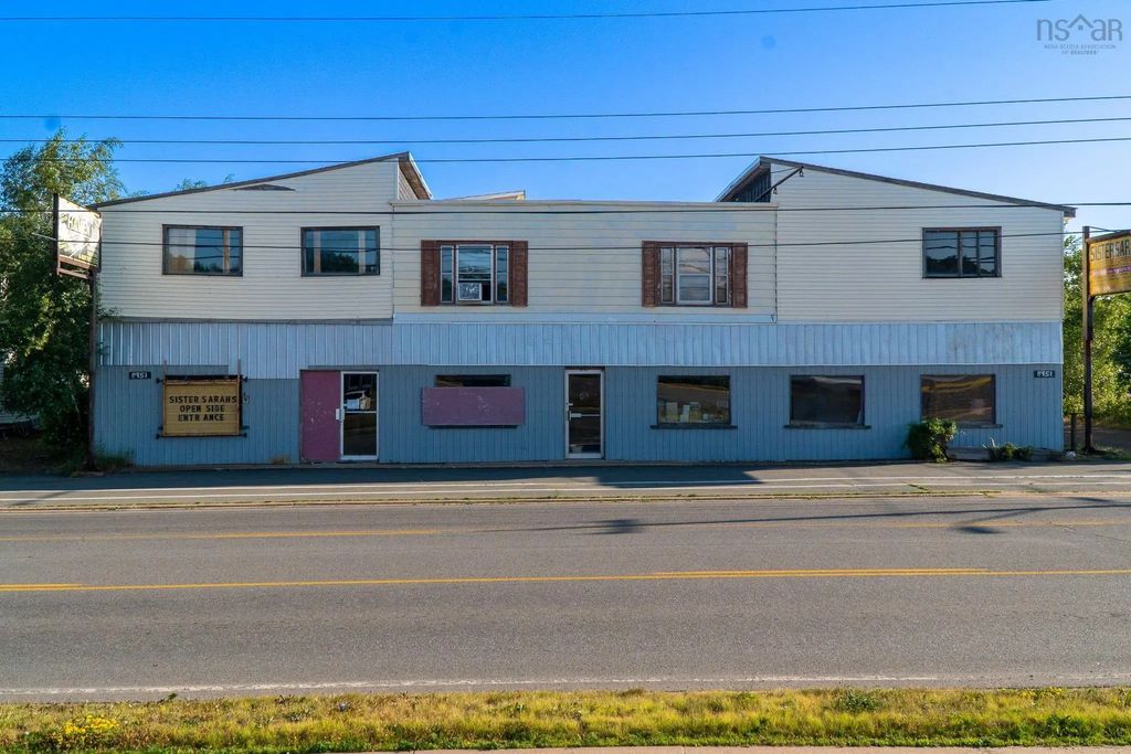 8951 Commercial Street, New Minas