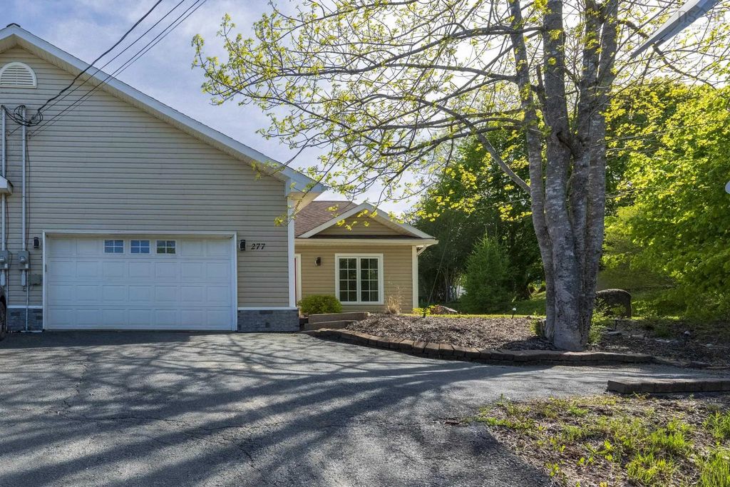 277 Victoria Road, Lunenburg