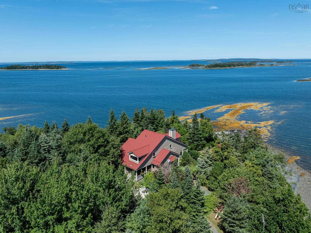 181 Pine Drive, Heckmans Island