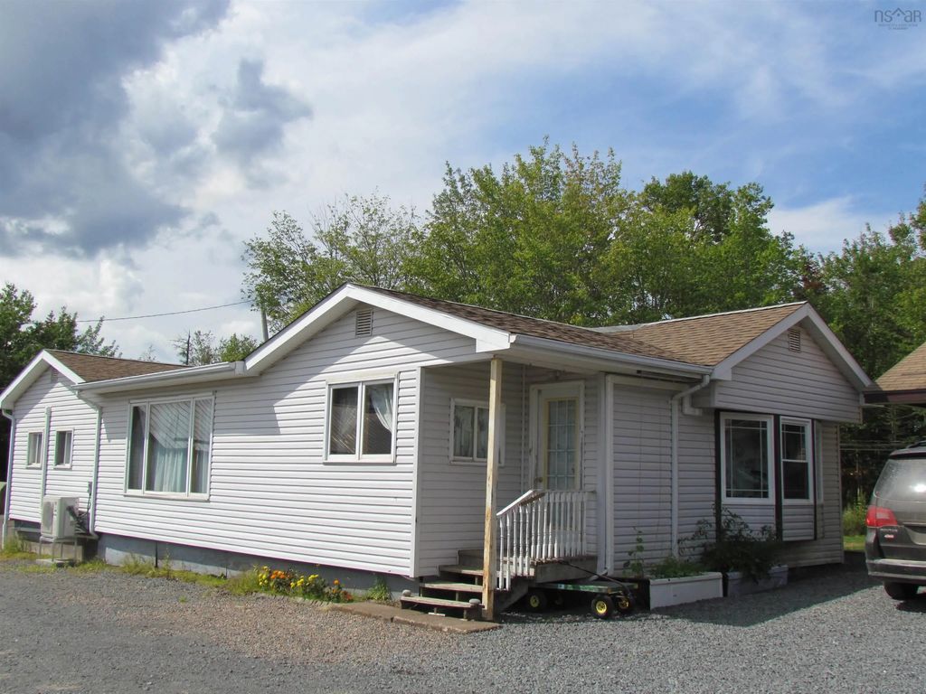 1125 Findley Road, Northfield