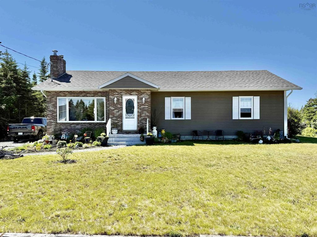 456 Centreville South Side Road, South Side