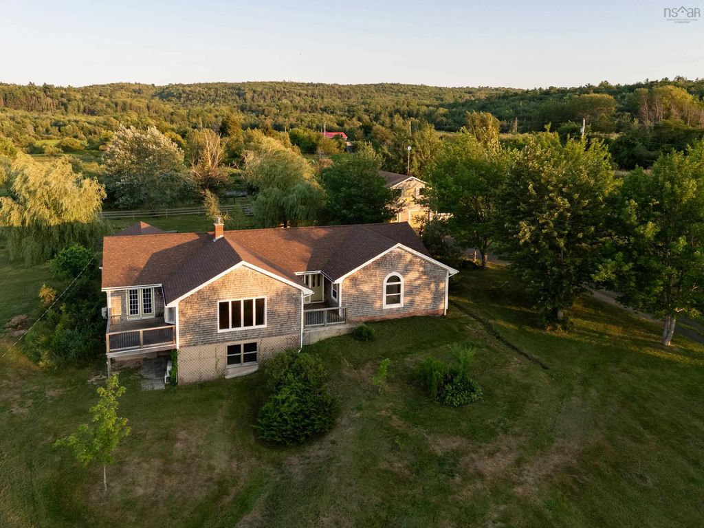 2632 Highway 201, Tupperville