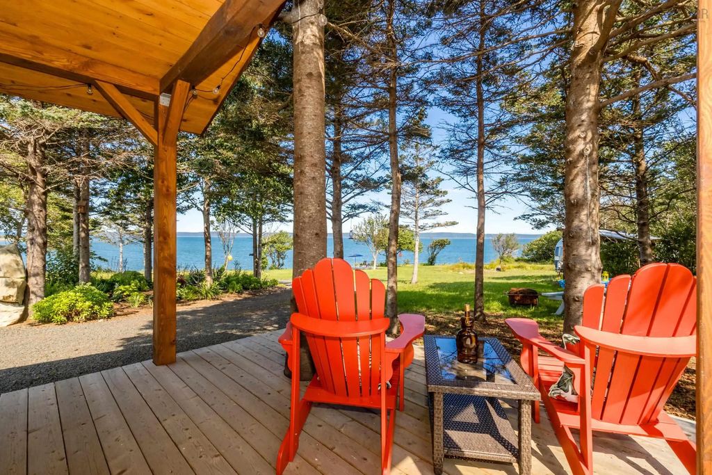 6829 Highway 101, Gilberts Cove