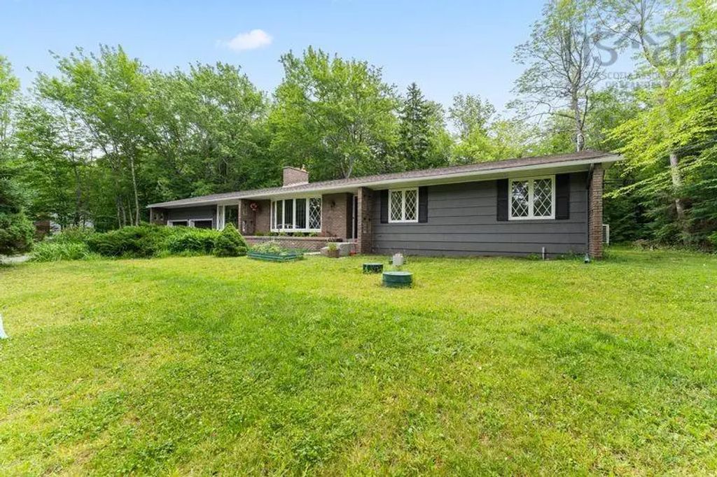77 Fletcher Drive, Fall River